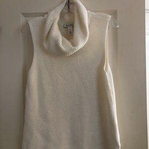 Sleeveless knitted top